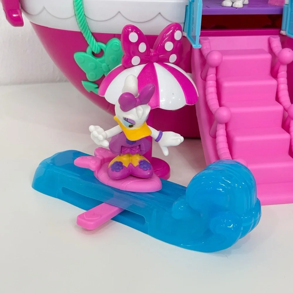 Disney Junior Minnie Mouse Bowdazzling Yacht Playset - Lights & Sound - Picture 10 of 12